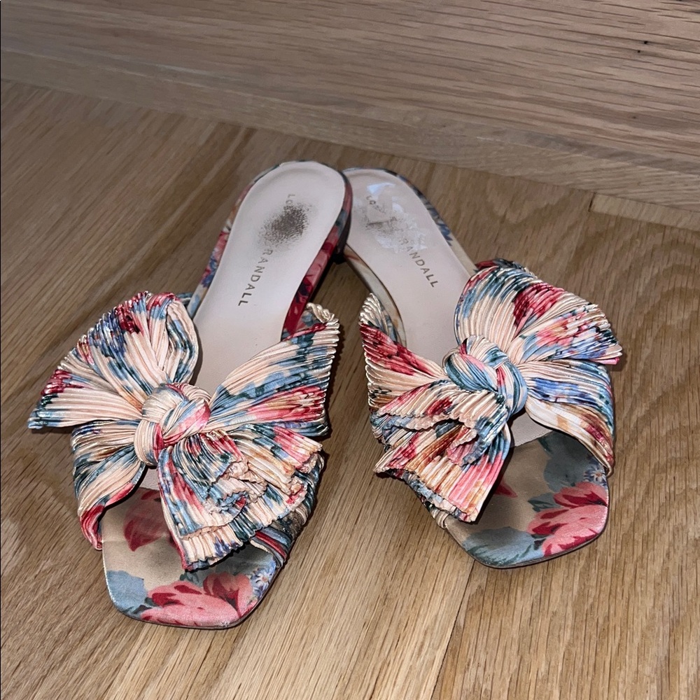 Flat sandals